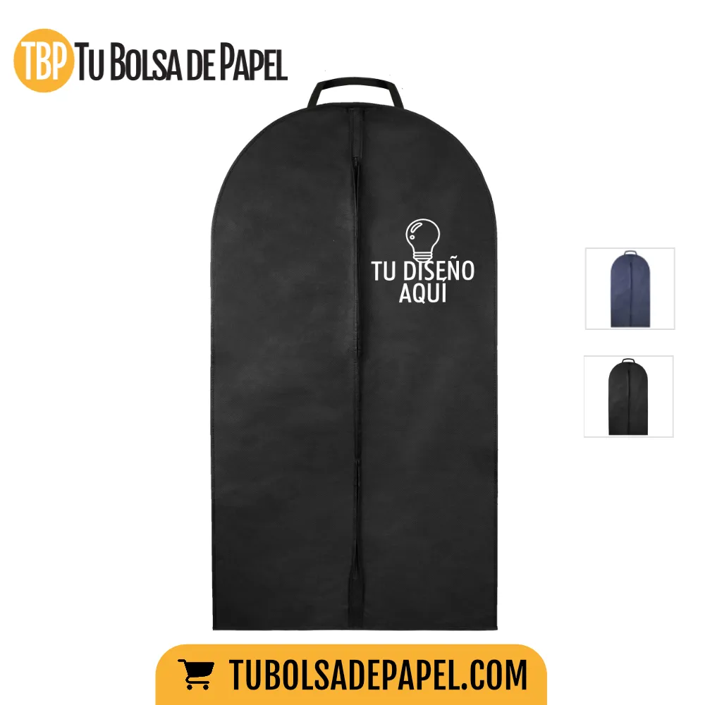 Funda portatrajes non woven negra personalizada con ejemplo de impresión de marca en color blanco.