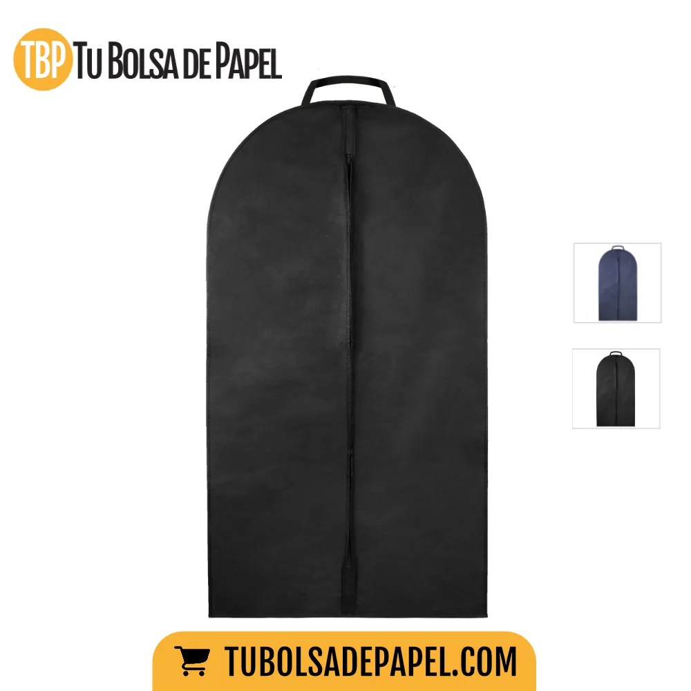 Funda portatrajes anónima de non woven color negro sin personalizar, con cierre de cremallera central.